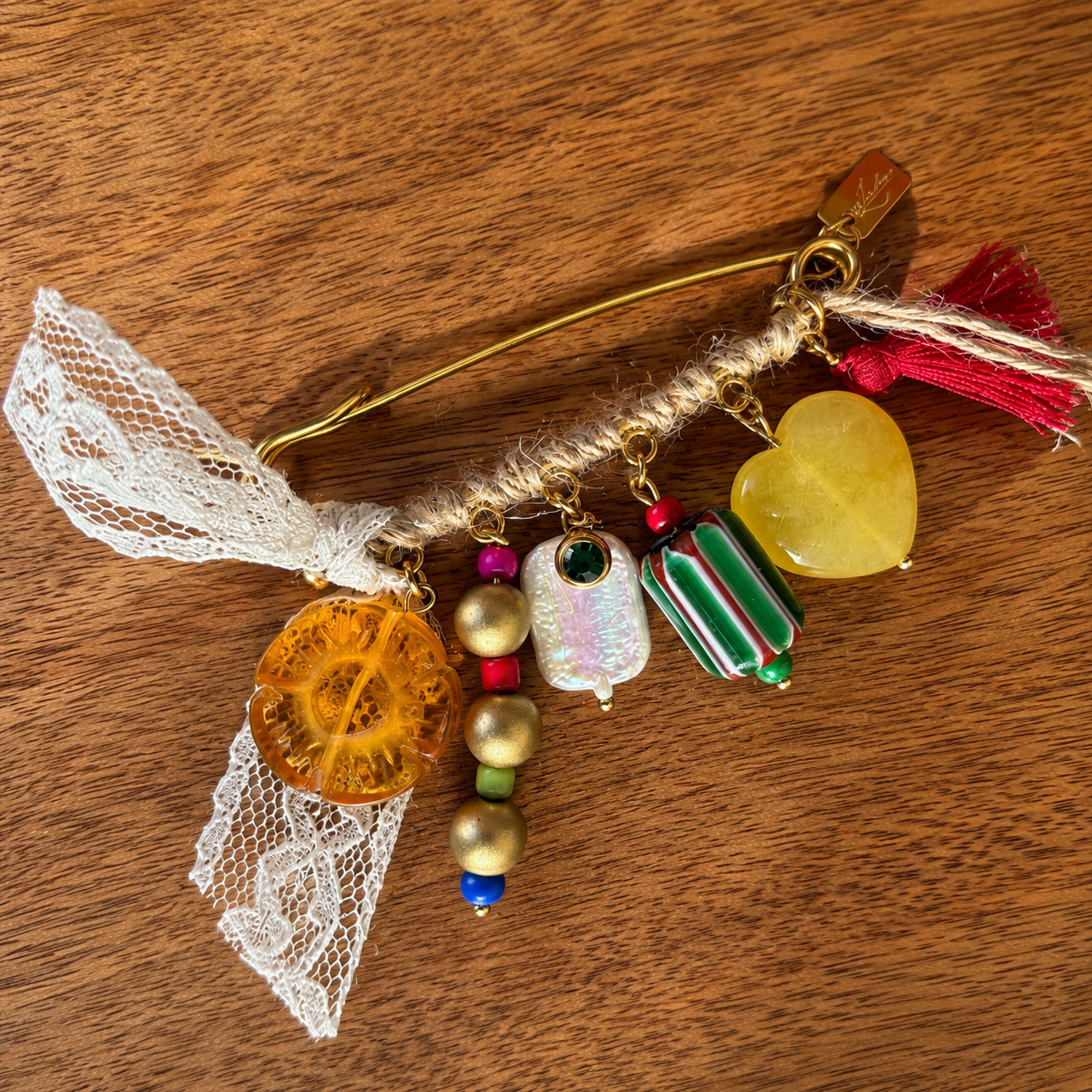 Juana brooch