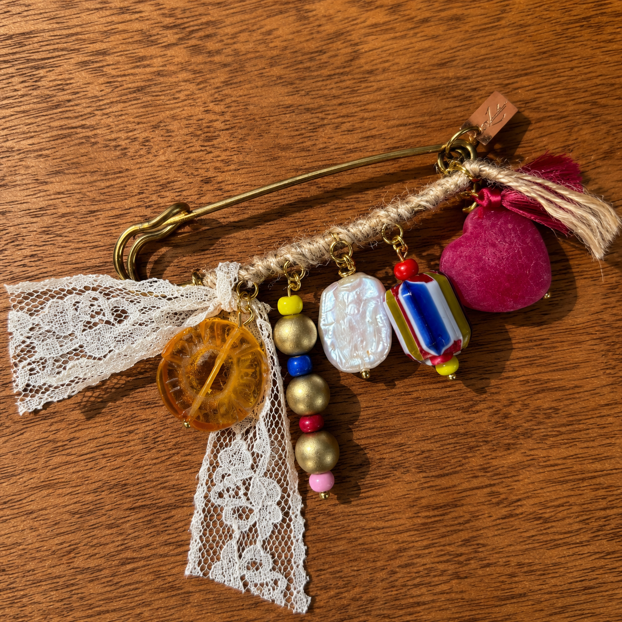 Juana brooch