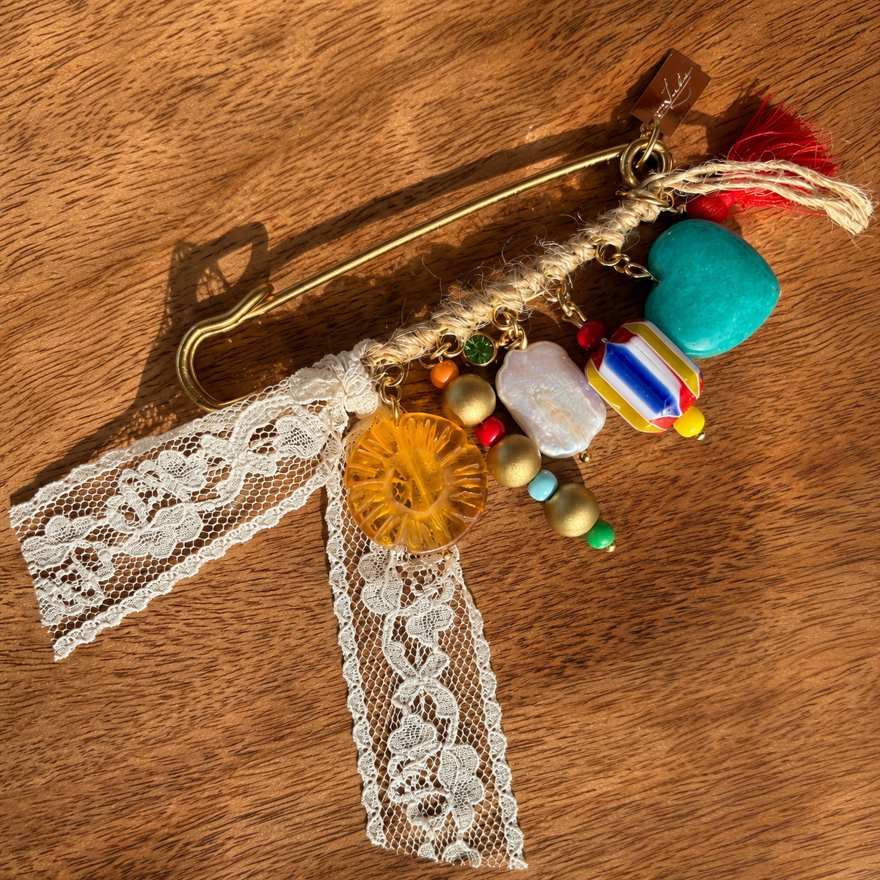 Juana brooch