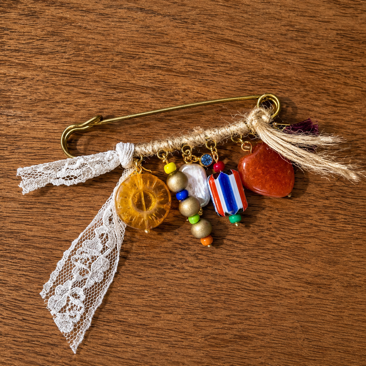 Juana brooch